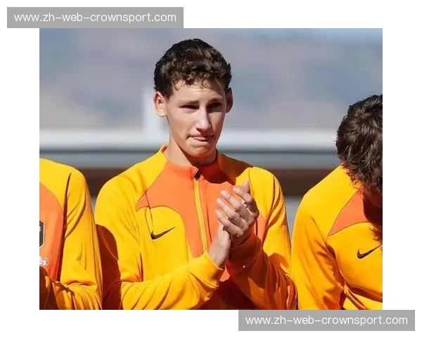 荷甲记者：走进荷兰足球的幕后与热情